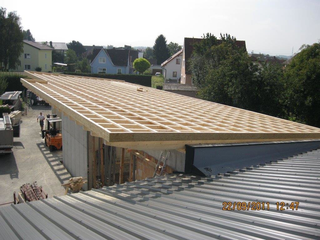 Flachdach in Arbeit Wallmüller Dachdeckerei und Holzbau